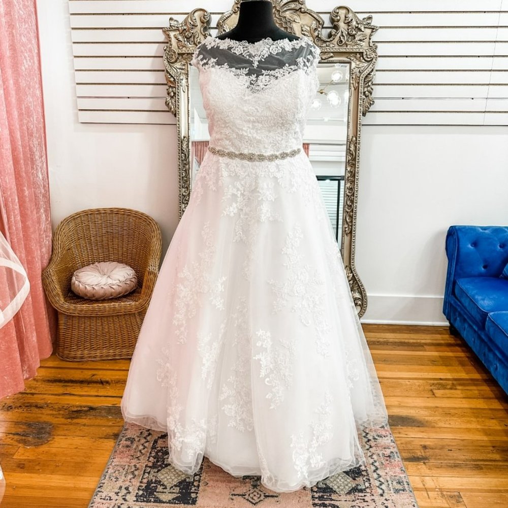 Stella York Wedding Dress, Plus Size Wedding Gown, Bridal Gown Size 30, NEW